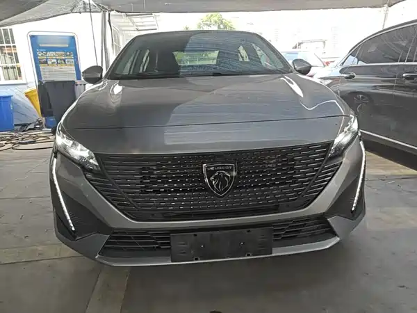 Peugeot 408 2023