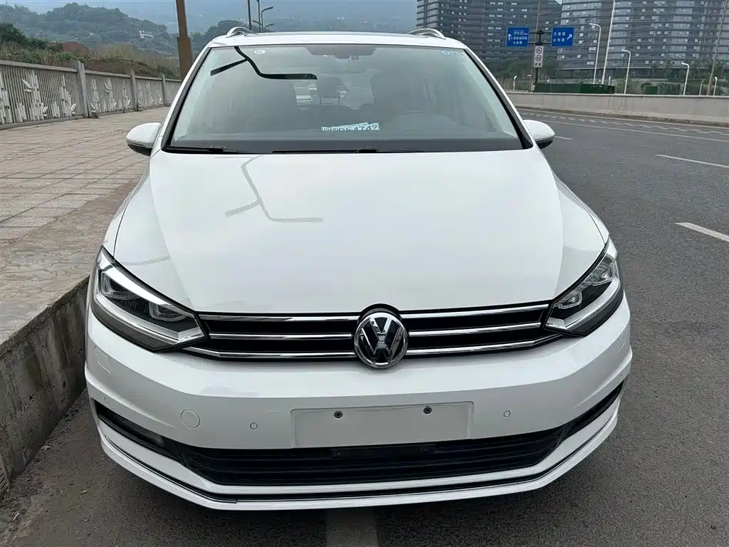 Volkswagen Touran 2017 — фото 2