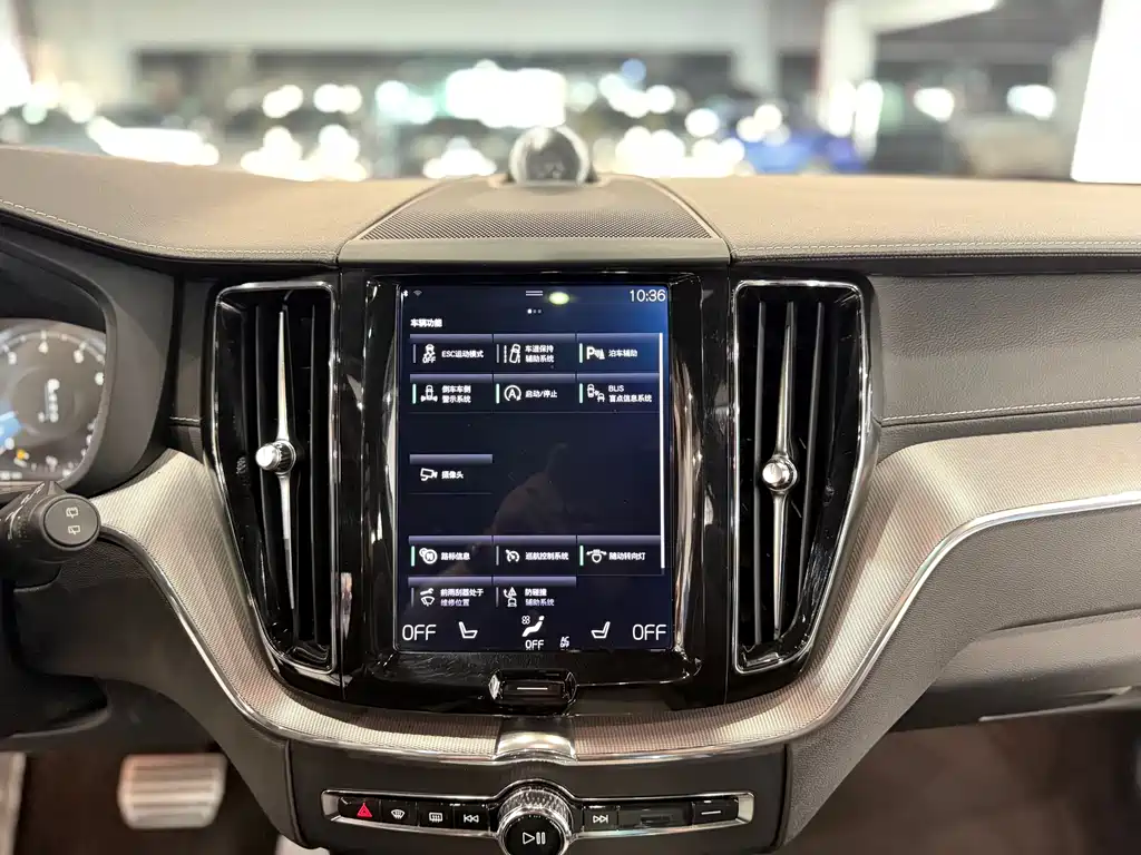 Volvo XC60 2018 — фото 13