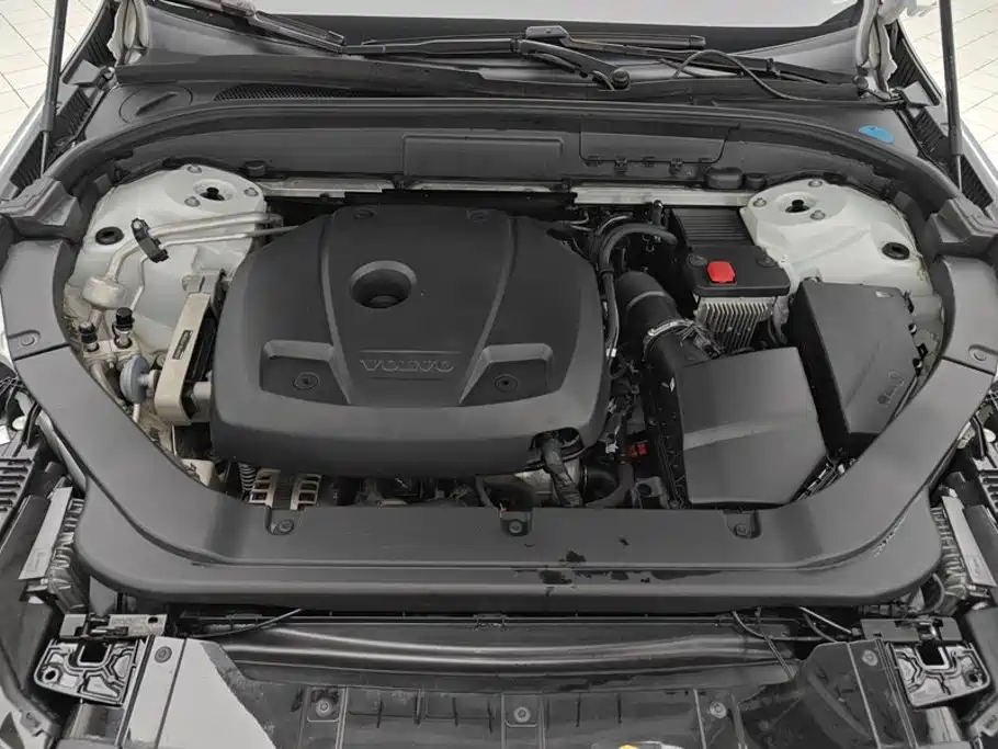 Volvo XC60 2020 — фото 10