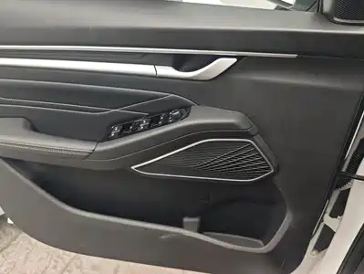 Geely Emgrand 2024