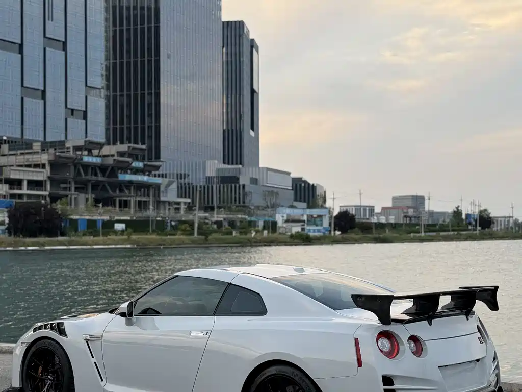 Nissan GT-R 2013