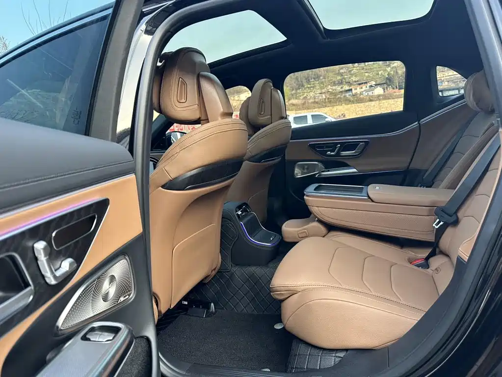 Mercedes-Benz E-Class 2025 — фото 12