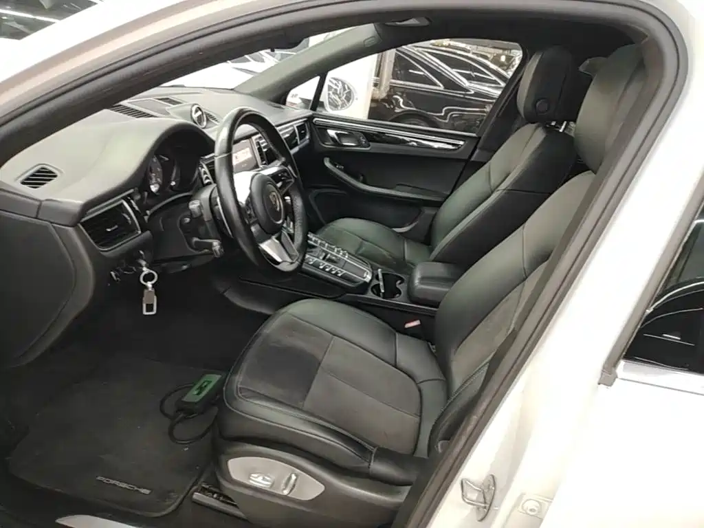 Porsche Macan 2017 — фото 15
