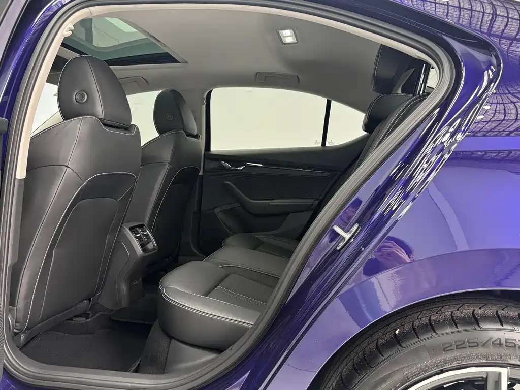 Skoda Octavia 2021 — фото 10