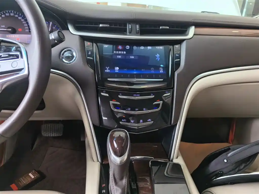 Cadillac XTS 2016 — фото 13