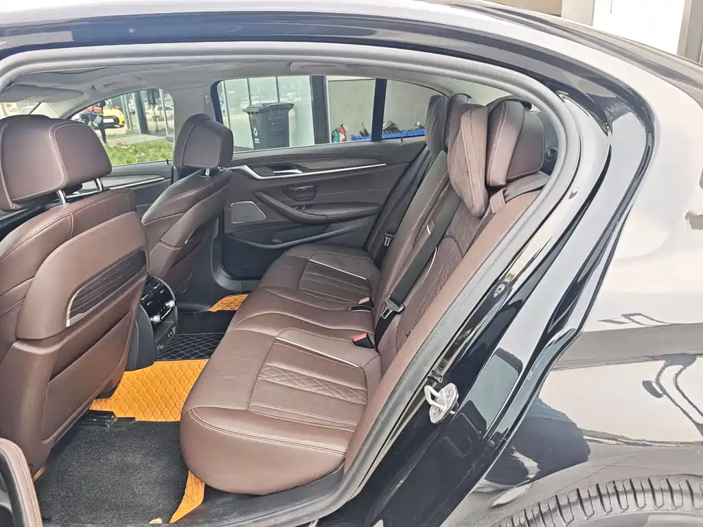 BMW 5 Series 2021 — фото 14