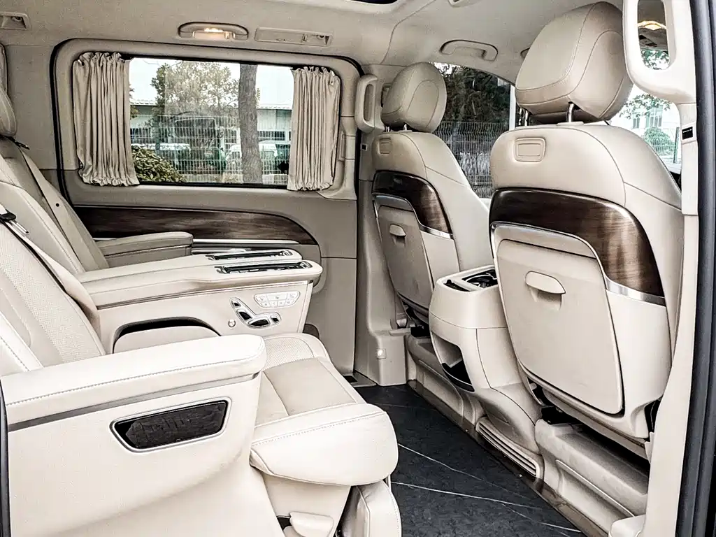 Mercedes-Benz V-Class 2023 — фото 15