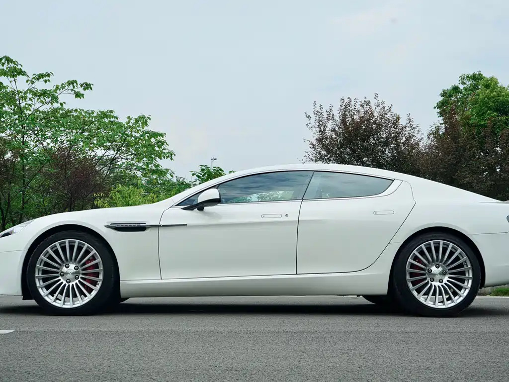 Aston Martin Rapide 2016 — фото 3