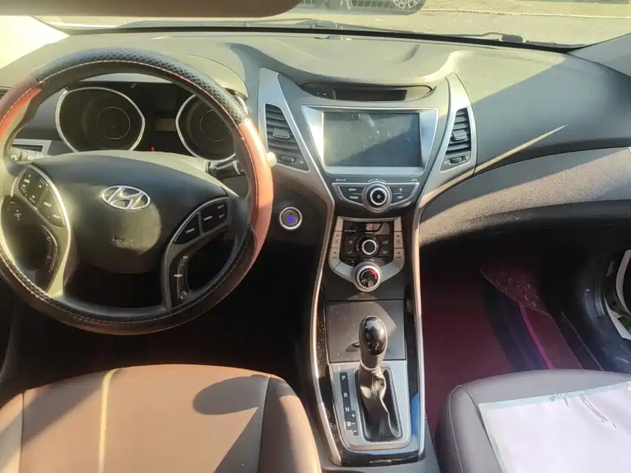 Hyundai Elantra Langdong 2017 — фото 12
