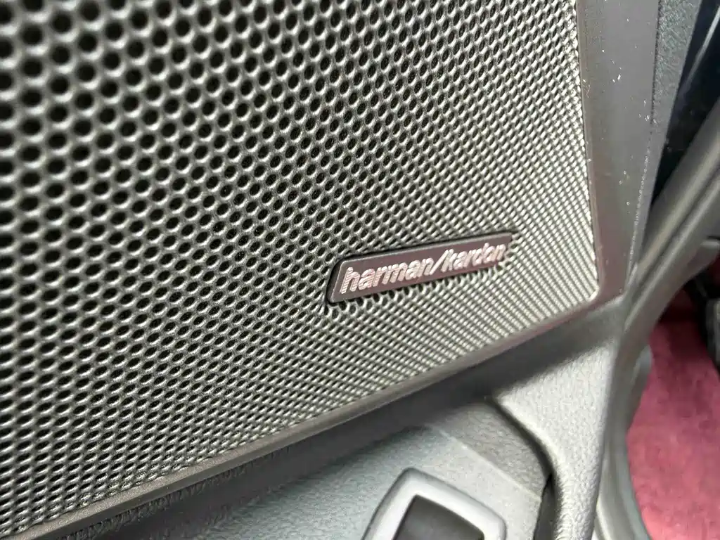 BMW 3 Series 2023 — фото 30