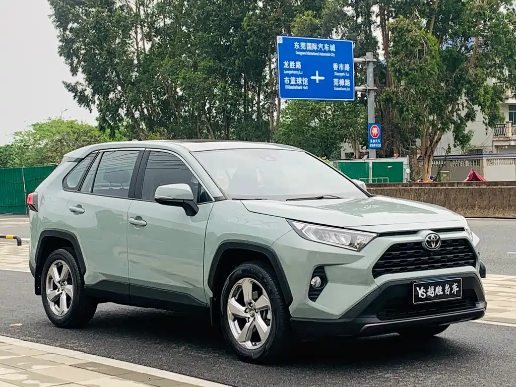 Toyota RAV4 2021 — фото 3