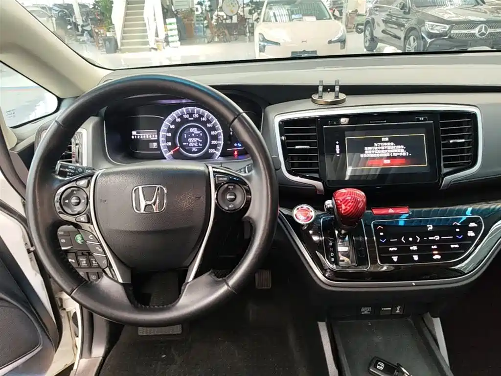 Honda Odyssey 2018 — фото 10