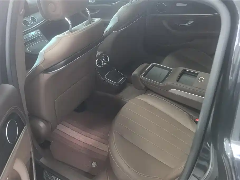 Mercedes-Benz E-Class 2022 — фото 11