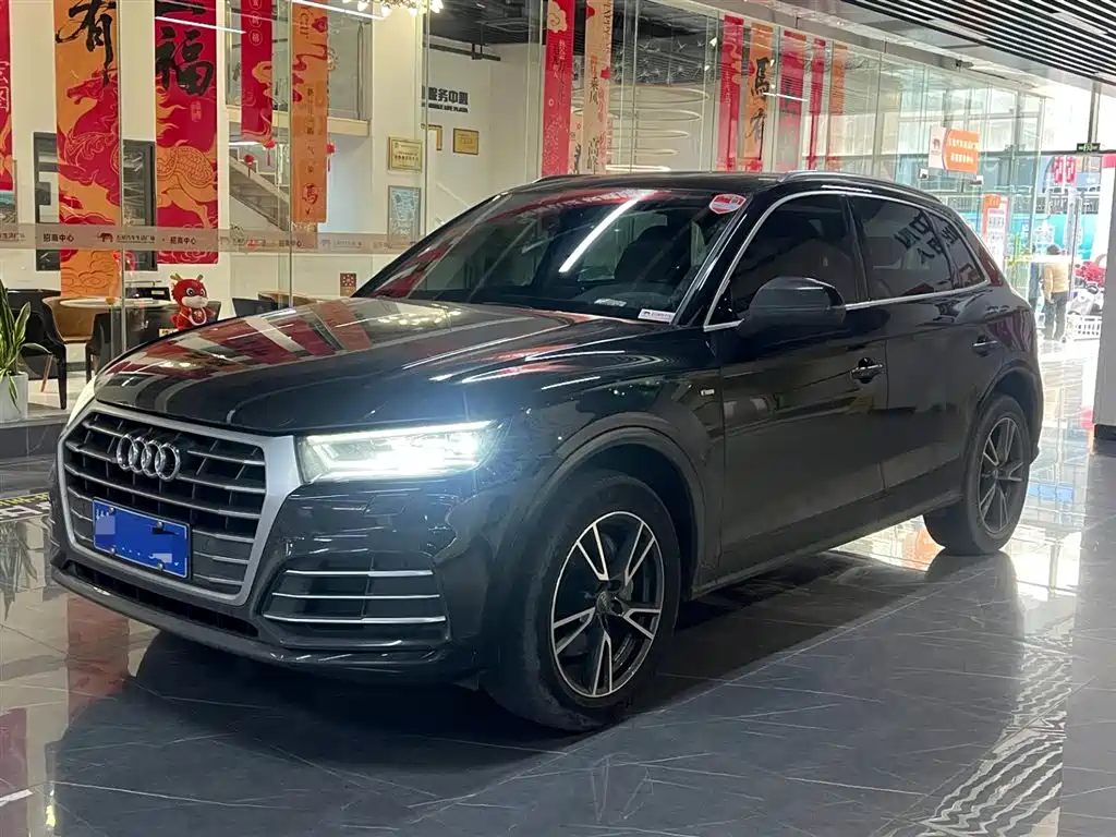 Audi Q5L 2019 — фото 1