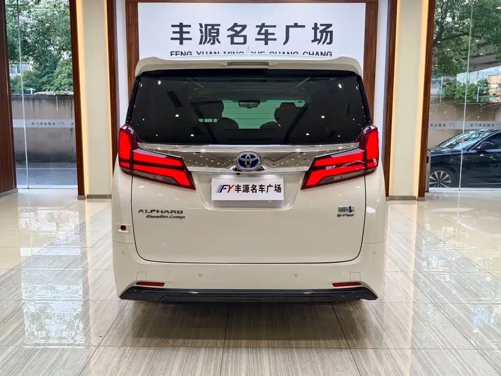 Toyota Alphard 2020 — фото 26