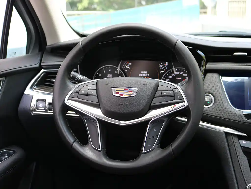Cadillac XT5 2018 — фото 15