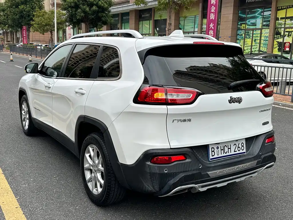 Jeep Cherokee 2016 — фото 6