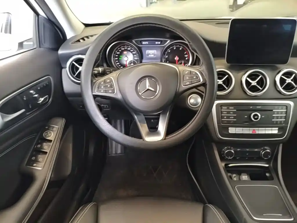 Mercedes-Benz GLA 2018 — фото 11
