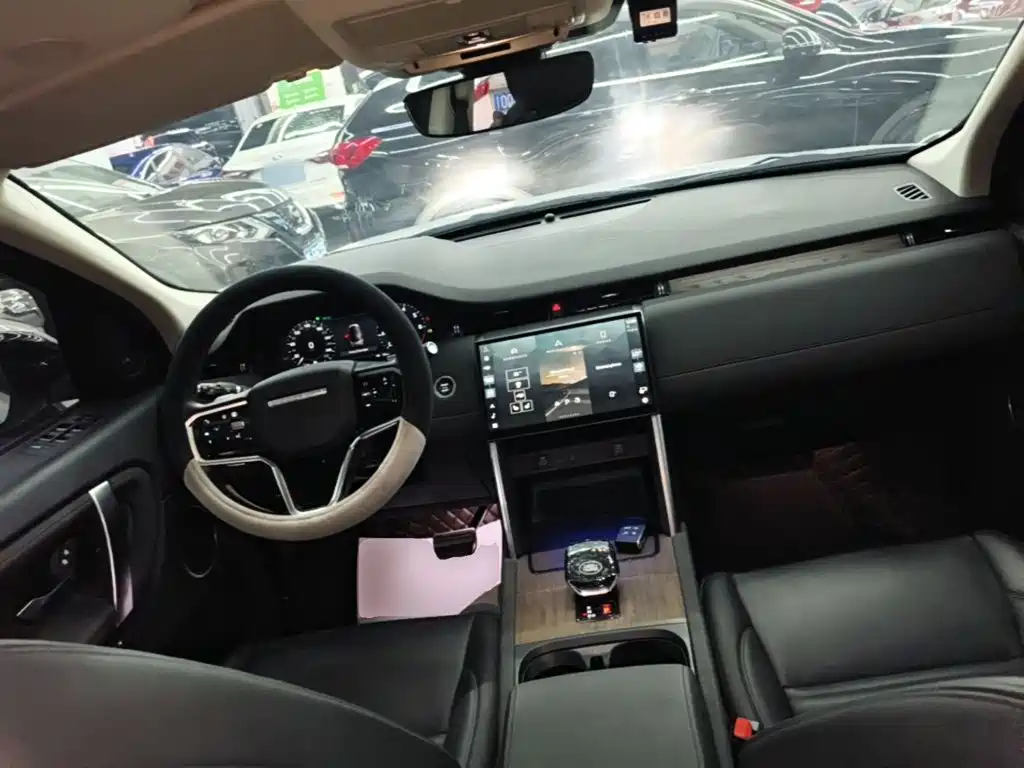 Land Rover Discovery Sport 2024 — фото 10