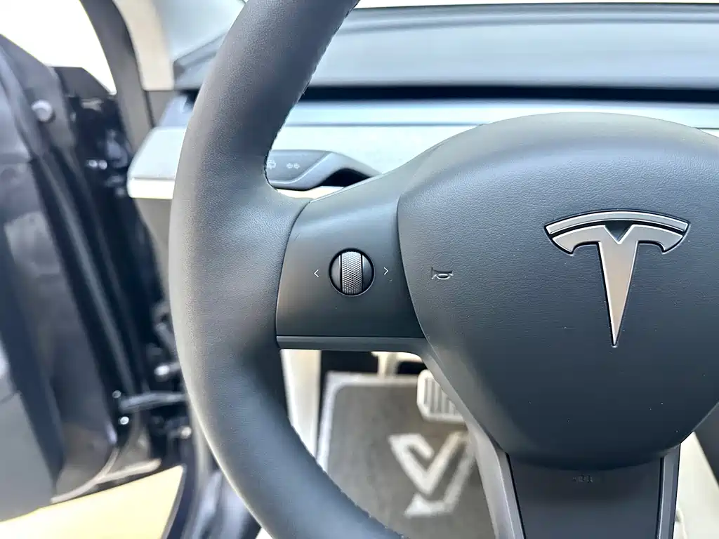 Tesla Model Y 2024 — фото 15