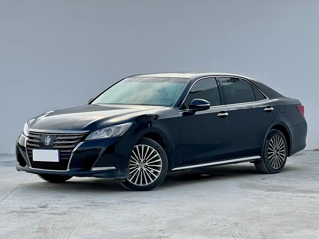 Toyota Crown 2018 — фото 1