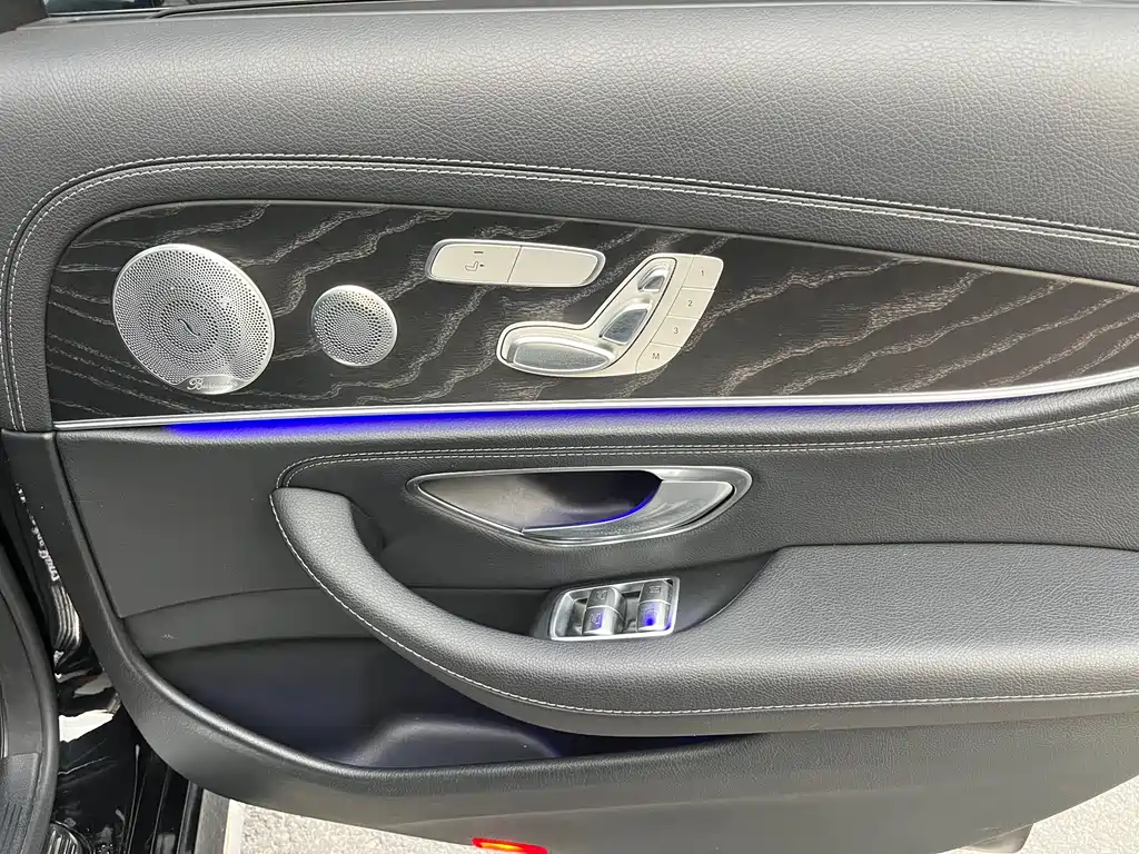 Mercedes-Benz E-Class 2019 — фото 21
