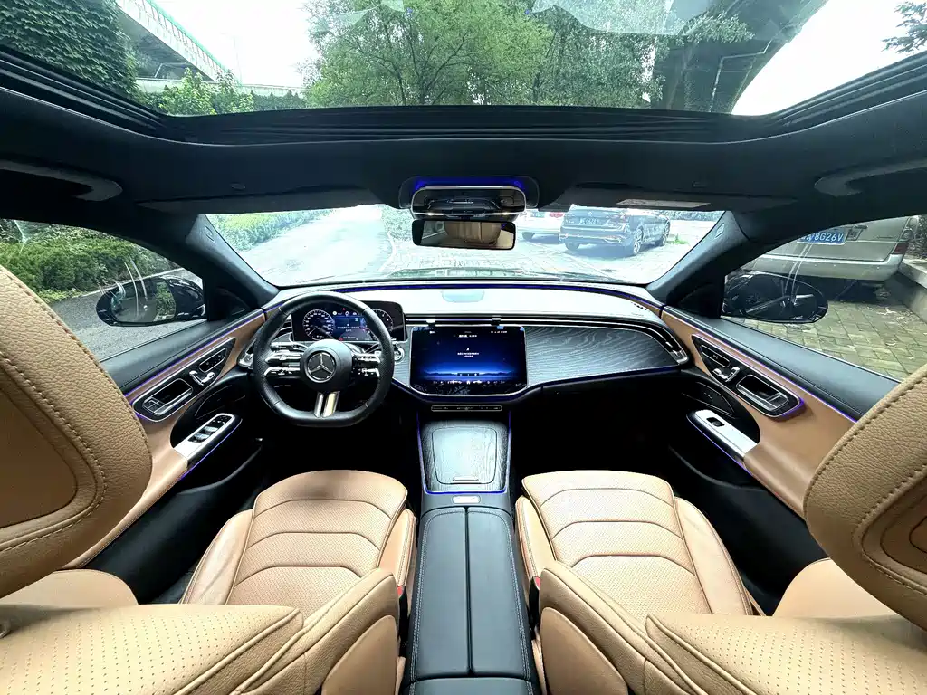 Mercedes-Benz E-Class 2025 — фото 10