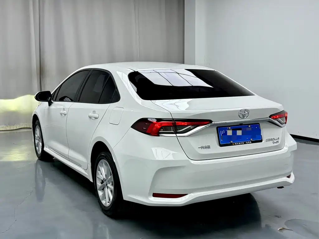 Toyota Corolla 2023 — фото 13