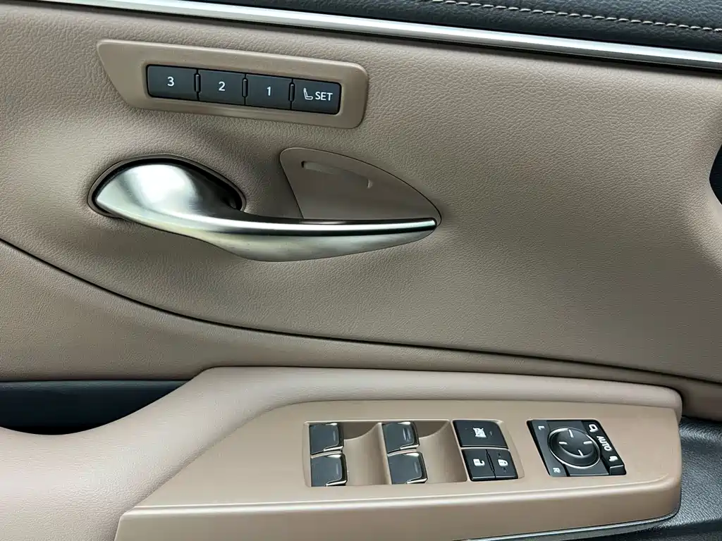 Lexus ES 2025 — фото 18
