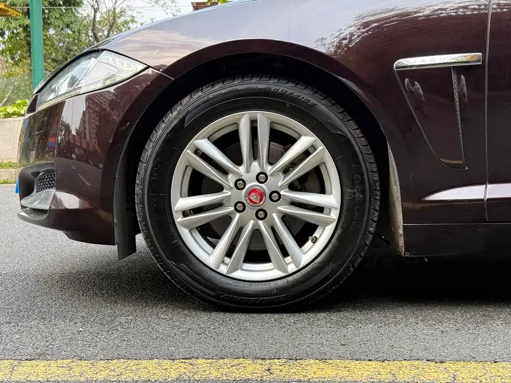 Jaguar XF 2015 — фото 17