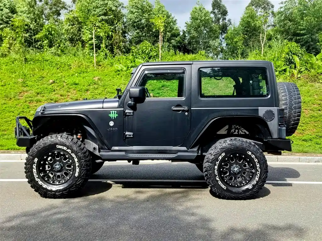 Jeep Wrangler 2011 — фото 4