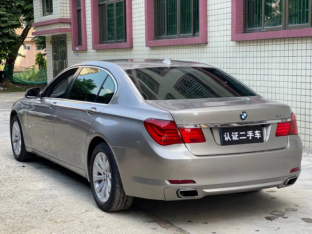 BMW 7 Series 2010 — фото 6
