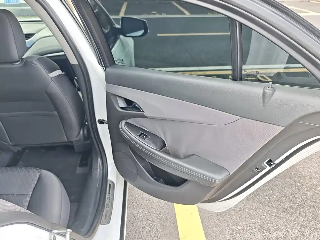 Chevrolet Malibu 2016 — фото 18