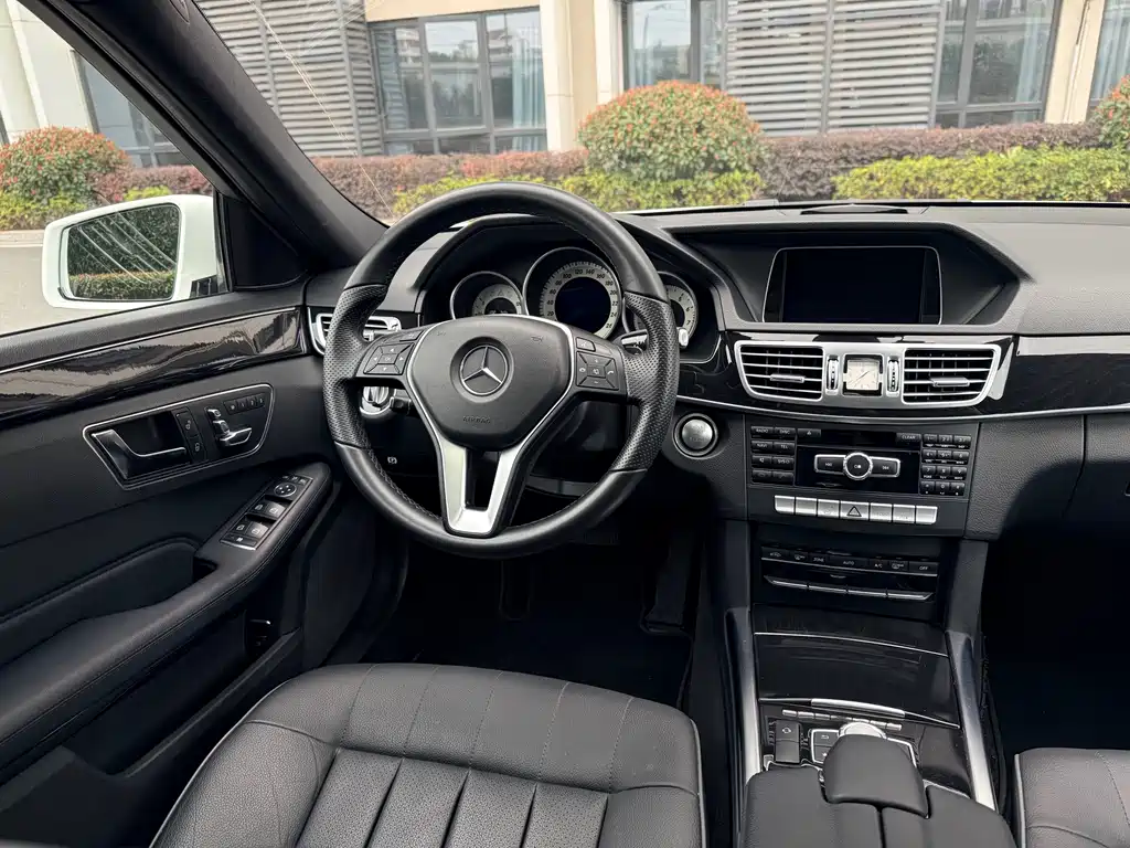 Mercedes-Benz E-Class 2015 — фото 19