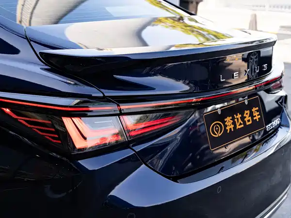 Lexus ES 2025