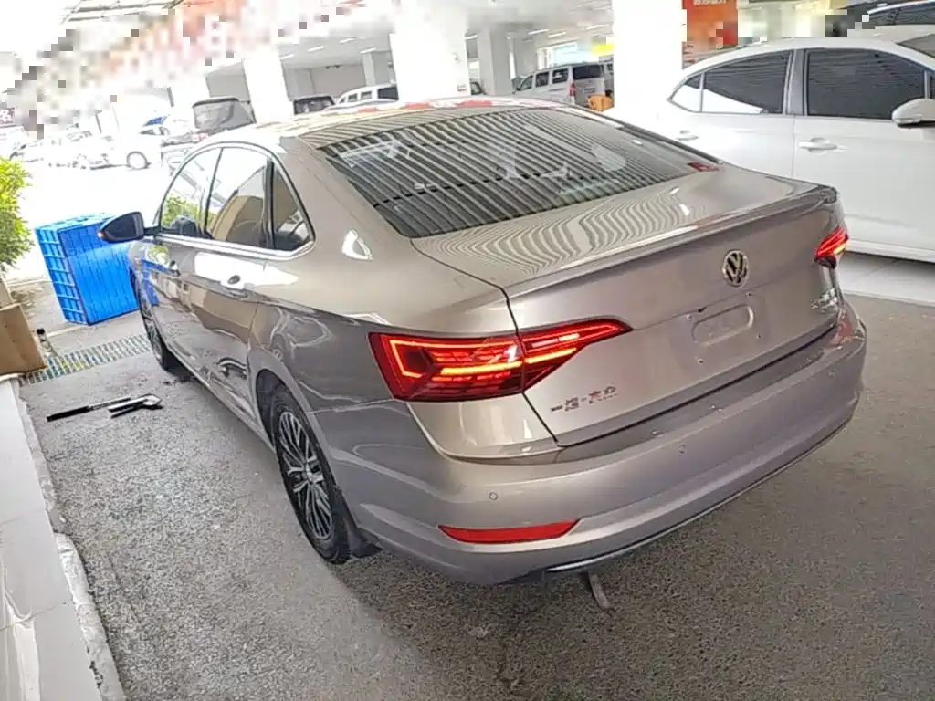 Volkswagen Sagitar 2020