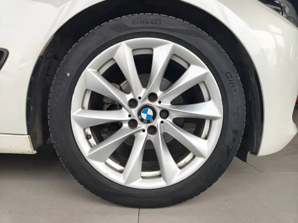 BMW 3 Series 2018 — фото 16