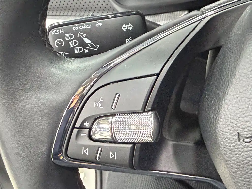 Skoda Octavia 2022 — фото 11