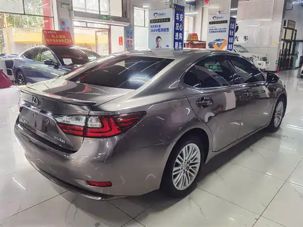 Lexus ES 2018
