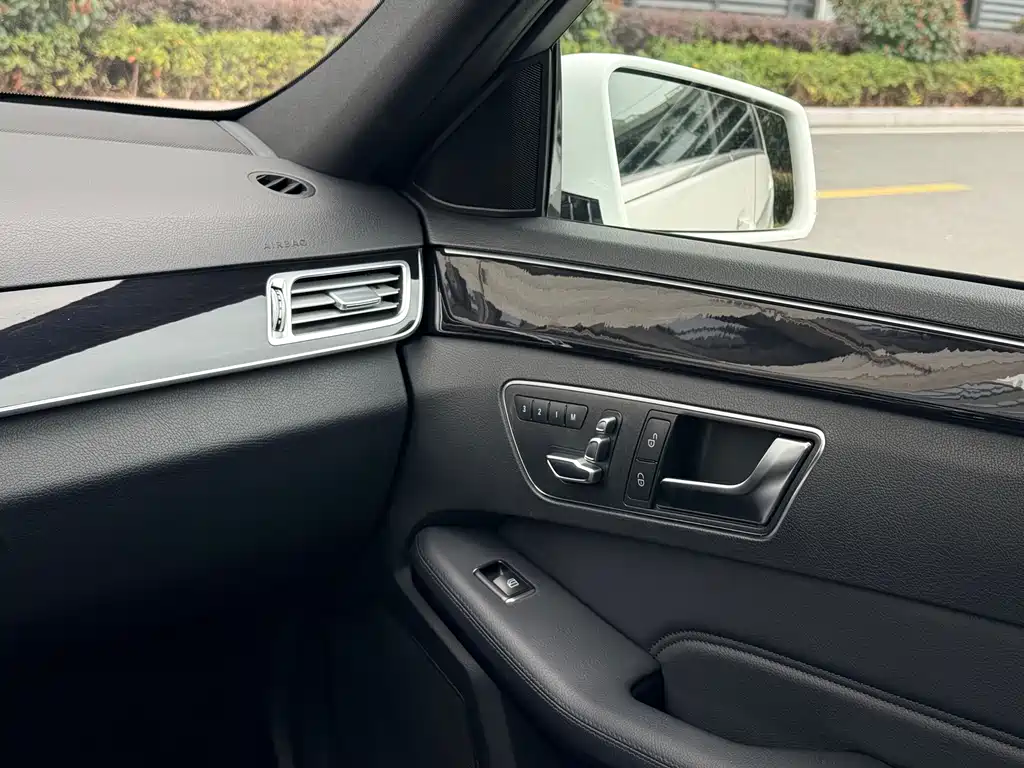 Mercedes-Benz E-Class 2015 — фото 22