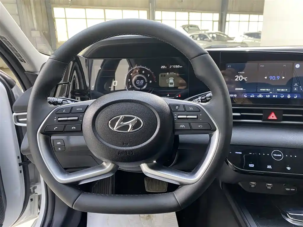 Hyundai Elantra 2022 — фото 10
