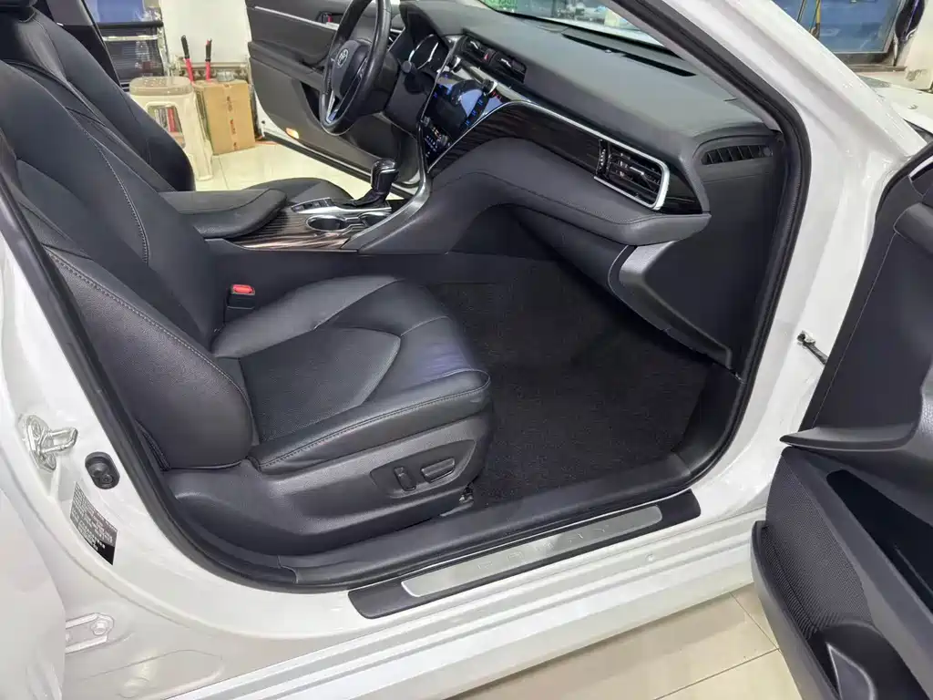 Toyota Camry 2021 — фото 10