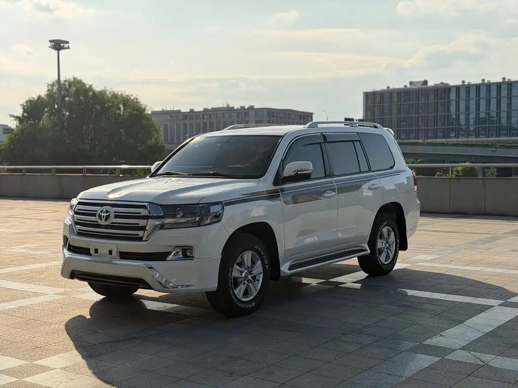 Toyota Land Cruiser 2019 — фото 1