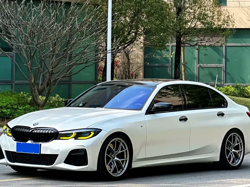 BMW 3 Series 2019 — фото 1