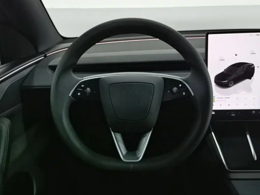 Tesla Model Y L 2025 — фото 11