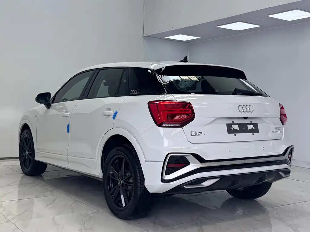 Audi Q2L 2021