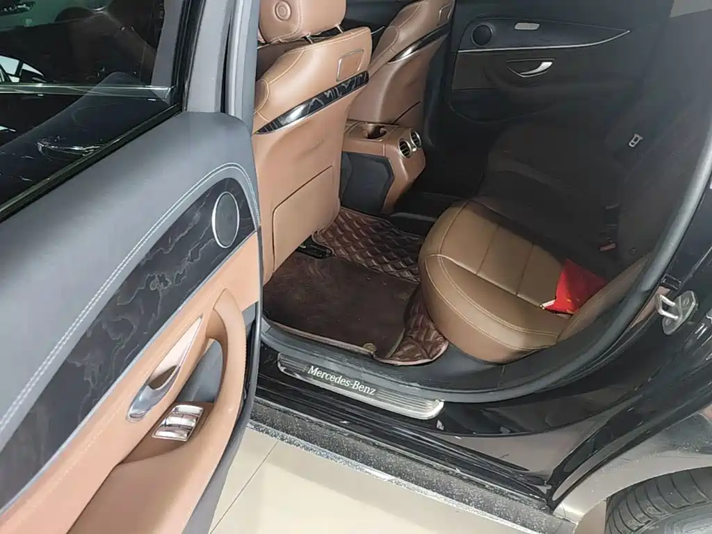 Mercedes-Benz E-Class 2019 — фото 17