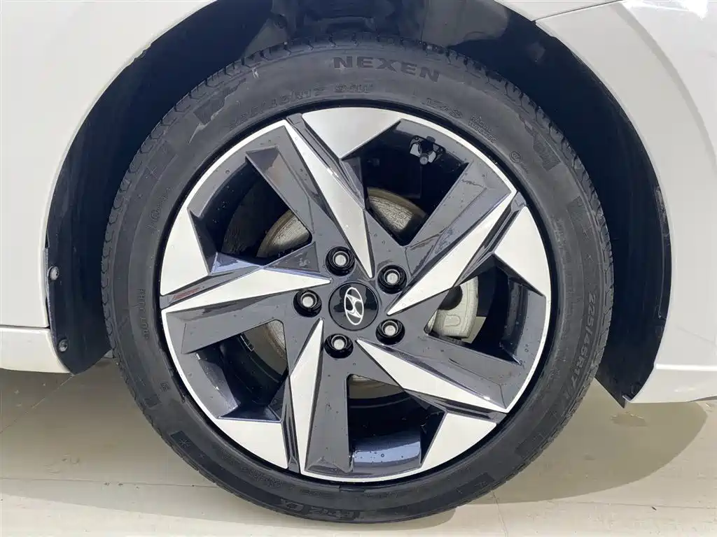 Hyundai Elantra 2022 — фото 14