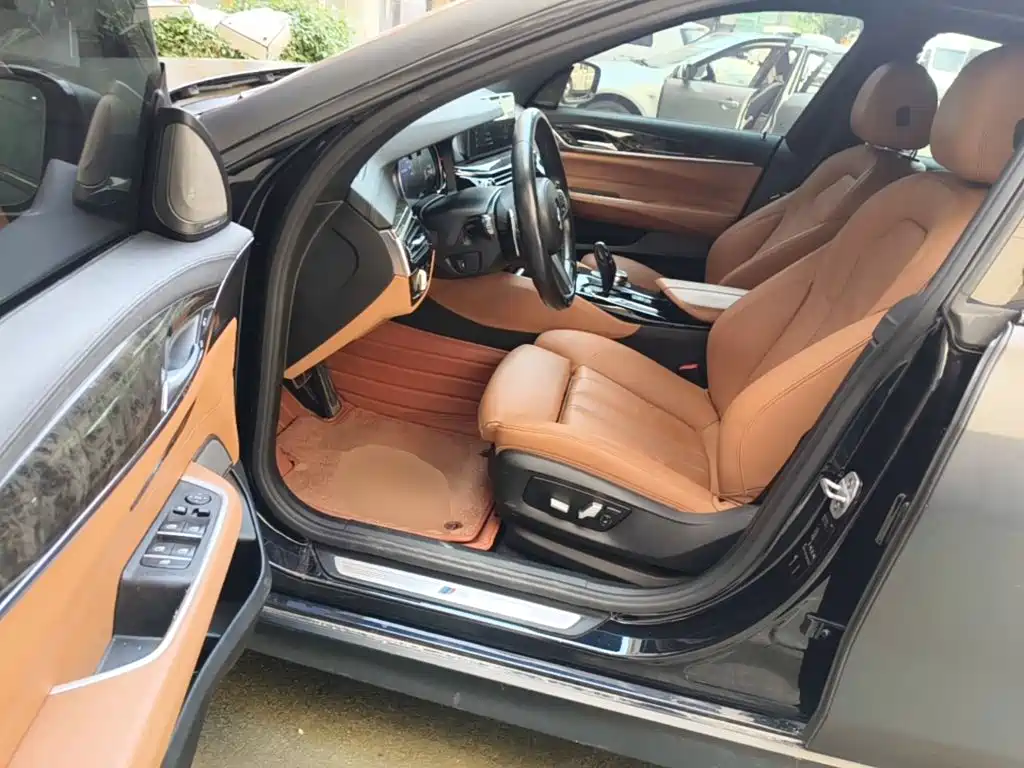 BMW 6 Series GT 2018 — фото 16